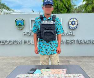 La Policía recuperó parte del dinero entregado por la familia y el comprobante del retiro realizado por el supuesto secuestrado.