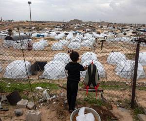 Según la agencia de noticias palestina Wafa, el cadáver de la niña de seis años, identificada como Mena Nabil Abu Labda, llegó ya sin vida al complejo médico Naser.