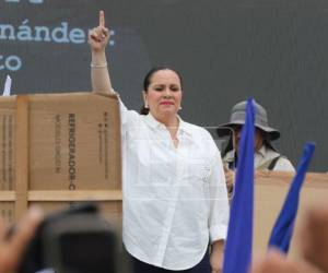 En su discurso, Ana García de Hernández agradeció que Donald Trump y la justicia de Estados Unidos quitaron absolutamente todos los cargos en contra de JOH.