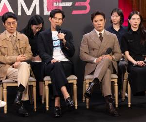 Lee Jung-jae se mostró emocionado por todo lo que ha supuesto su irrupción en la esfera internacional tras el éxito desenfrenado y lo que le ha permitido vivir, incluidos los 'memes' con imágenes suyas que, reconoció, le provocaron risas.