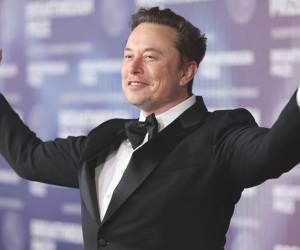 La fortuna de Elon Musk alcanzó una cifra histórica tras el debut de SpaceX en la bolsa de valores. El aumento en el valor de sus acciones dentro de la compañía aeroespacial y de Tesla impulsó su patrimonio a niveles nunca antes vistos, consolidándolo como la persona más rica del planeta.