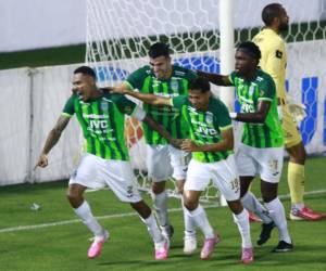 Gran número de aficionados del Olimpia llegaron a apoyarlos ante Marathón.
