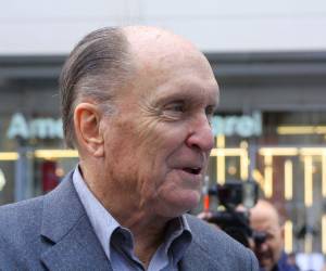 Robert Duvall apareció en casi un centenar de películas desde su debut en 1962 en la película Matar a un ruiseñor, desde entonces su camino actoral estuvo marcado por grandes éxitos y una trayectoria que no hacía más que consolidarse, hasta hoy, que murió a los 95 años.