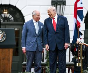 Entre las bromas, Carlos III dijo que los legisladores estadounidense debían estar tranquilos: no he venido aquí ahora como parte de una astuta acción militar de retaguardia.