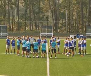 El estratega argentino primero tuvo una larga charla con los futbolistas convocados para este microciclo.