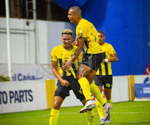 Imágenes del desarrollo del partido.