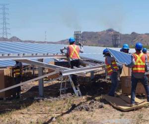 Sin incluir los dos contratos de energía renegociados que no están operativos, los ocho de tecnología solar representan el 44.64% de la rebaja total.