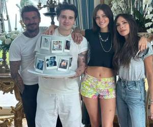 Este 4 de marzo, David y Victoria Beckham publicaron fotografías, escribieron palabras de amor y etiquetaron a Brooklyn, el cumpleañero. Solo que esta vez, el gesto ocurre en un contexto radicalmente diferente, su hijo mayor llegó a sus 27 años en medio de un distanciamiento sostenido con su familiar de núcleo.