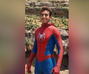 Muere el 'Spiderman del Yemen' al caer en un cráter volcánico durante arriesgada escalada.