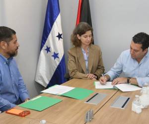 El encuentro fue encabezado por Juan Diego Zelaya, edil municipal; Daniela Vogl, embajadora de Alemania en Honduras; y Julio Quiñonez, coordinador del Programa de Adaptación al Cambio Climático de la AMDC.