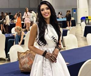 La hermosa Miss Honduras Universo, Alejandra Fuentes, volvió a llamar la atención durante su participación en el certamen de belleza por el poderoso mensaje que portó en su vestido durante su segundo ensayo.