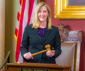 Melissa Anne Hortman fue una figura clave en la política de Minnesota, sirviendo como Presidenta de la Cámara de Representantes desde 2019 hasta enero de 2025 y liderando el caucus demócrata-farmer-laborista (DFL) hasta su muerte. Conoce a detalle quién fue ella.