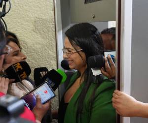 Los implicados en el caso de supuesta corrupción en Sedesol, entre ellos la diputada Isis Cuéllar, se defienden bajo la medida del arresto domiciliario.