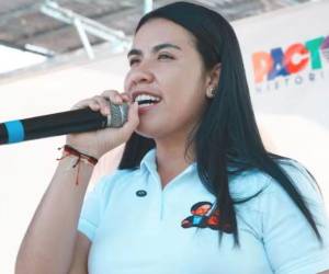 El vehículo de la congresista recibió un disparo durante un recorrido en Antioquia.