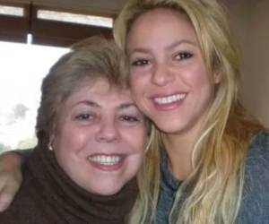 Shakira y su mamá son muy cercanas. Actualmente está en España por los problemas de salud de su esposo.