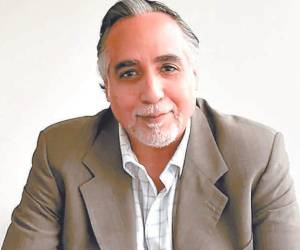 Ulloa fue suspendido de su cargo en el despacho de Nasralla.