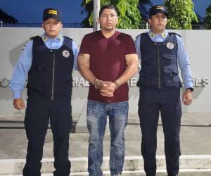 Luis Alfredo Soto Silva fue arrestado en Villanueva, Cortés, el municipio donde residía. Es originario de Choluteca. Fue detenido por abusar sexualmente de su hijastra.
