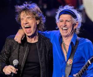 Una nueva biografía sobre los Rolling Stones reconstruye con detalle dos momentos en los que Mick Jagger estuvo al borde de la muerte.