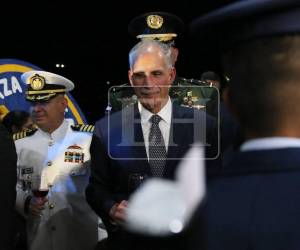 El presidente de la República, Nasry Asfura, participó este viernes como invitado de honor en la ceremonia por el 95 aniversario de la Fuerza Aérea Hondureña (FAH), donde destacó la importancia de fortalecer las instituciones del país.