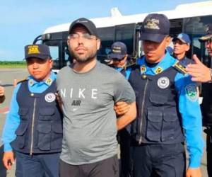 Gilbert Reyes es acusado del asesinato de su expareja, Dione Beatriz Solórzano Dixon y sus amigas Nikendra La Shan Mccoy y María Antonia Cruz Ávila.