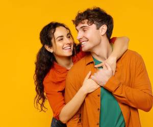 La inteligencia artificial se ha convertido en el nuevo Cupido: analiza patrones de comportamiento, detecta perfiles falsos y sugiere parejas compatibles en las apps de citas. Expertos de The Valley identifican cuatro tendencias clave.