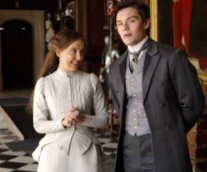 Millie Bobby Brown vuelve a ponerse en la piel de Enola Holmes en una nueva película que ya lidera el ranking semanal de Netflix.