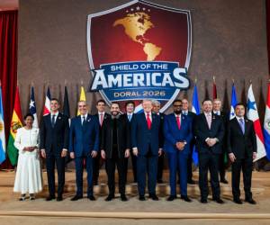El presidente de Estados Unidos, Donald Trump, formalizó este sábado la creación de una coalición militar junto a presidentes latinoamericanos de derecha para derrotar a los carteles.