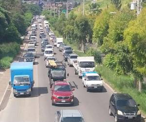 Las autoridades recomendaron a la población planificar las salidas y utilizar rutas alternas para evitar caer en el tráfico.