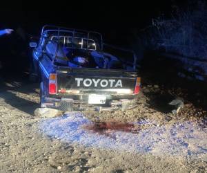 En este vehículo estaban amontonados los cuerpos sin vida.