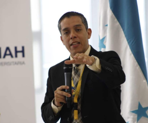 Fernández aseguró que no permitirá más abuso por parte del personal médico a sus estudiantes.