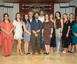 Ejecutivos de Grupo Ficohsa, especialistas de la brigada Duke Heart for Honduras y personal médico hondureño durante una jornada de evaluación previa a las cirugías cardíacas pediátricas.
