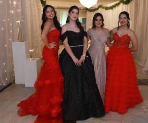 En una clásica y elegante gala, 38 nuevos profesionales de Dowal School celebraron su ansiada Prom Night en el Centro de Convenciones del Hotel Honduras Maya acompañados de sus familiares y amistades cercanas para ponerle punto final a sus estudios secundarios y abrir paso a un nuevo porvenir como universitarios. Aquí algunas fotografías de la mágica velada.