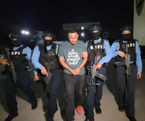 El hombre será presentado ante las autoridades correspondientes.