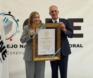 Asfura está a tan solo seis días de tomar posesión de su cargo, tras la salida del primer gobierno encabezado por una mujer en Honduras, el de Xiomara Castro de Zelaya.