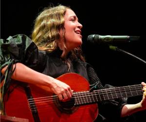 La intérprete mexicana celebró uno de los máximos reconocimientos de la industria musical al llevarse el gramófono en la categoría de Mejor Álbum de Pop Latino.