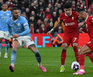 El Liverpool ahora comparte la cima con el Arsenal, Manchester City va cerquita.