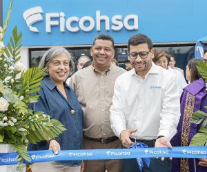 Ejecutivos de Ficohsa inauguraron oficialmente la nueva agencia en El Zamorano, reafirmando el compromiso de la institución de acercar servicios financieros a más comunidades del país.