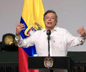 Autoridades de Nueva York investigan si el mandatario colombiano sostuvo reuniones con narcotraficantes o recibió donaciones durante su campaña presidencial..