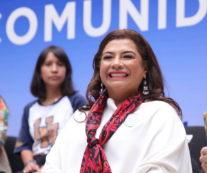 Clara Brugada ha desempeñado roles de liderazgo y representación en diversos ámbitos legislativos y ejecutivos.