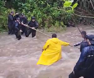 Policías siguen buscando al quinto joven desaparecido tras la fatídica mudanza.