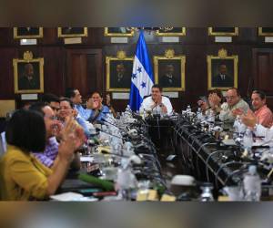 Parte del gabinete de gobierno del expresidente Juan Orlando Hernández en sus primeros años de gobierno.