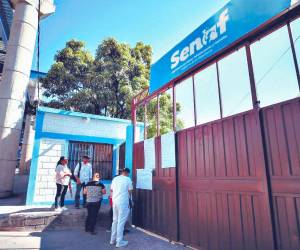 Ayer la secretaría que vela por la niñez amaneció tomada.