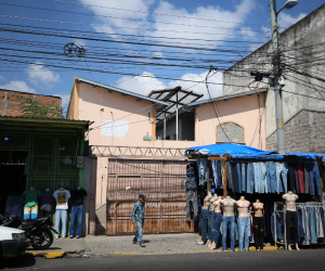 El nuevo plantel escolar y clínica contará con el apoyo del gobierno. El inmueble está ubicado frente al palo de hule y sigue en remodelación.