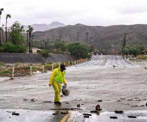 La tormenta tropical Hilary generó lluvias récord en el sur del estado de California, en el oeste de Estados Unidos, lo que obligó a cerrar escuelas, carreteras y negocios antes de llegar a Nevada el lunes.