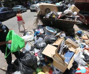 En la colonia Hato de Enmedio son insuficientes los contenedores para la gran cantidad de basura que generan.