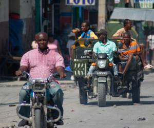 La dimisión de Ariel Henry como primer ministro de Haití puso fin este lunes a días de presión para que cediera el poder, tanto de sus socios internacionales como de las pandillas que asolan el país. Pero con su marcha, ¿qué futuro próximo le espera a la empobrecida nación caribeña?