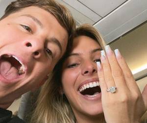Desde que anunciaron su compromiso en 2021, la cantante venezolana Lele Pons no ha dejado de compartir en sus redes sociales la felicidad que le da unir su vida al también cantante Guaynaa. Aquí te compartimos algunos de los detalles de su boda que se celebra este 4 de marzo en Miami