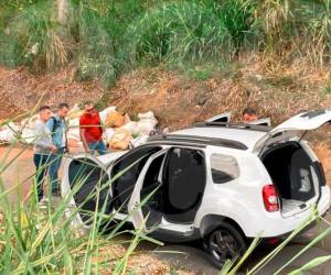 Este fue el vehículo donde fue encontrado el cadáver en Medellín.