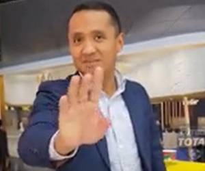 El incómodo momento del árbitro Iván Barton en vuelo junto a hondureños