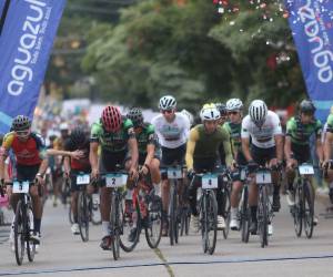 Alrededor de mil ciclistas, locales e internacionales, se enfrentarán en 33 categorías para vivir la decimocuarta edición de la Vuelta EL HERALDO, la fiesta más esperada del pedal en Honduras.